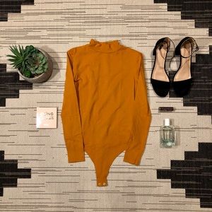 NWOT | AA | OPEN BACK TURTLE NECK